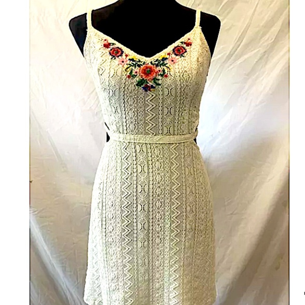 White embroidered Hollister Summer Dress. Sz S. Flower, Vintage 2k 00's cut outs